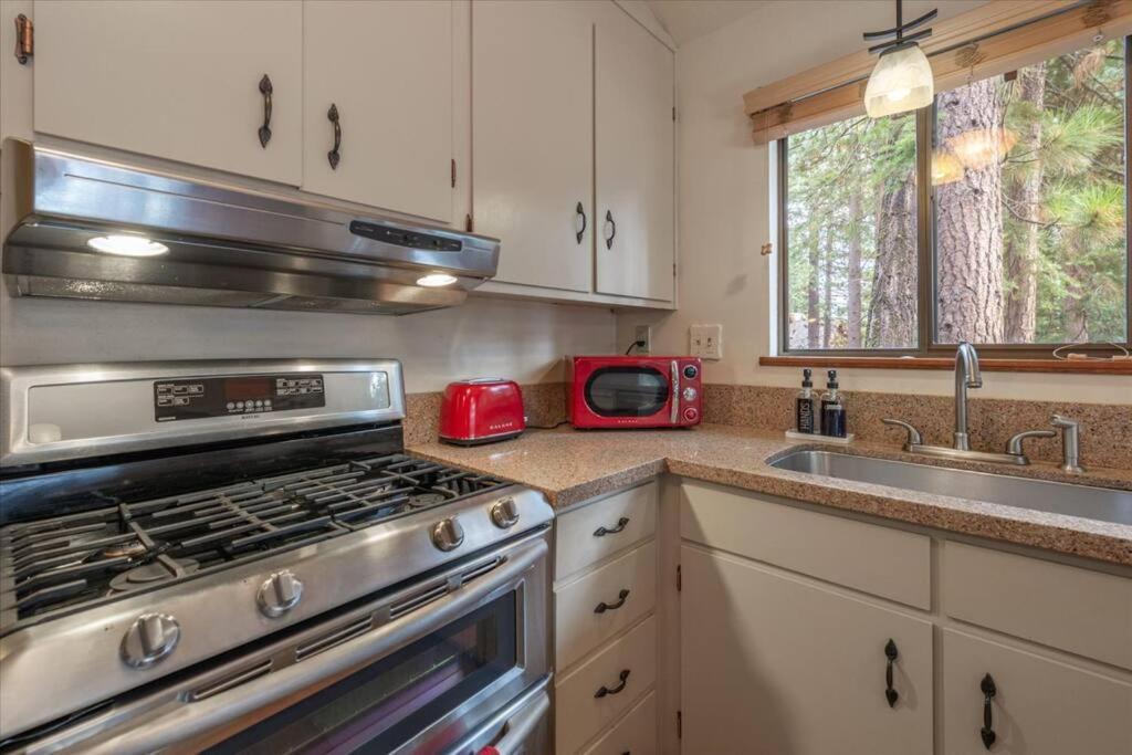 Cozy Pet-Friendly Cabin W Fenced-In Yard Close To Slopes Beach Town Carnelian Bay Exterior foto